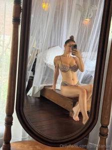 I can t realize if it s hot here or is it me hot