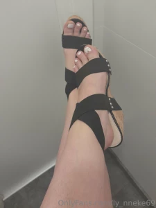 Ben je degene die mijn voetjes komt oppeuzelen lekker likken en