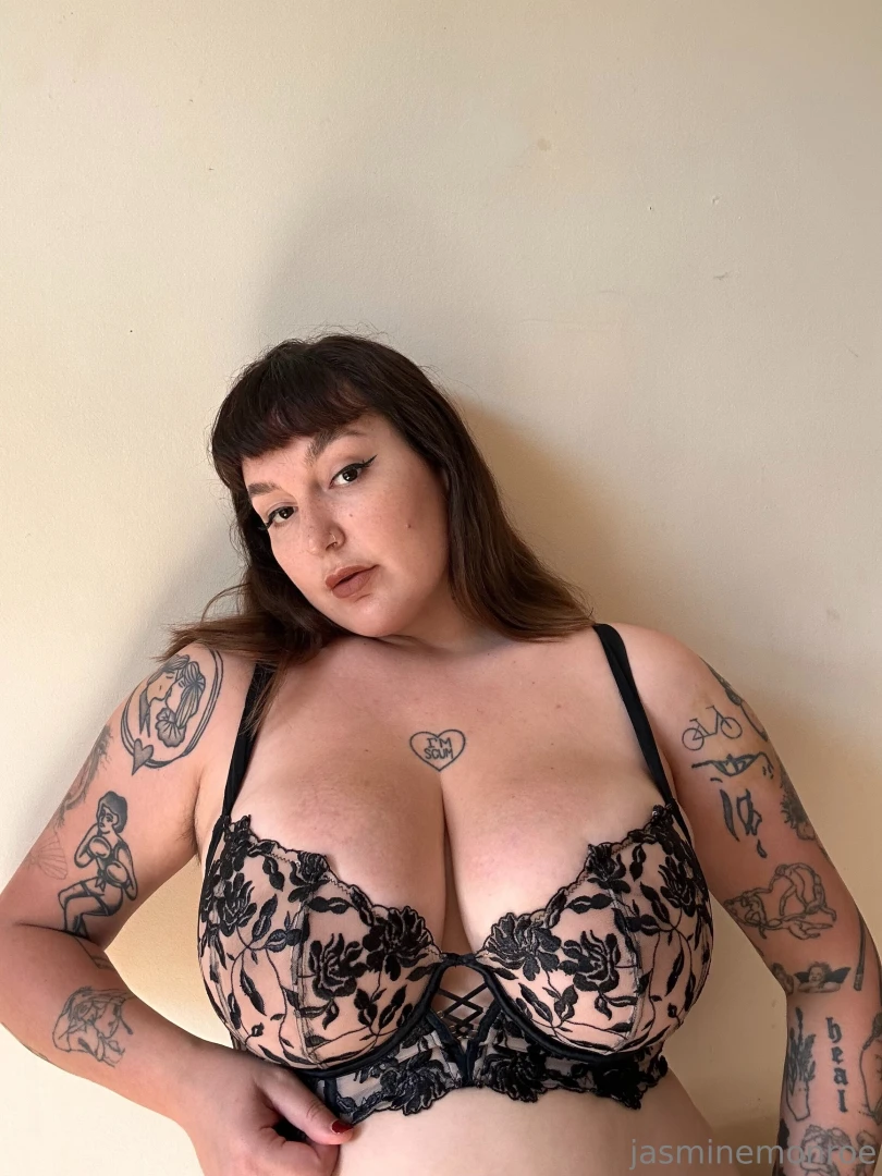 Hump day cleavage game is strong today 