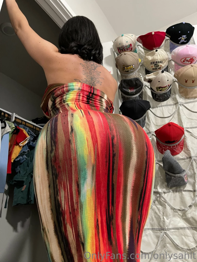 Just trying to find my outfit for the day am i in the way 