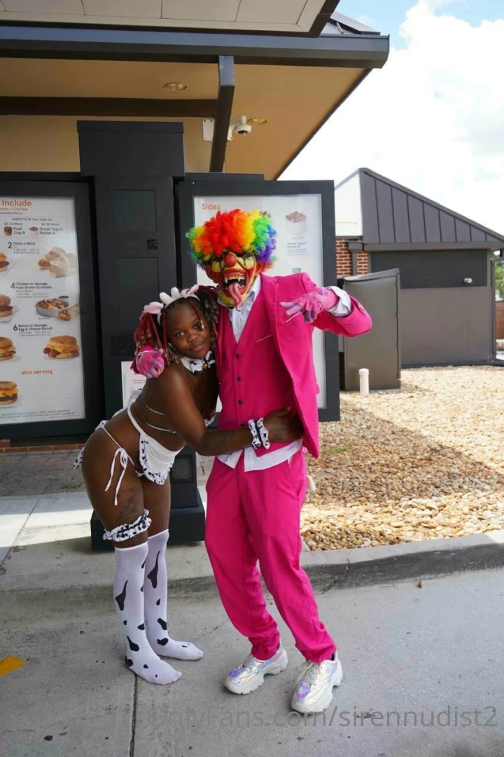 Short chick fil a maskots video 