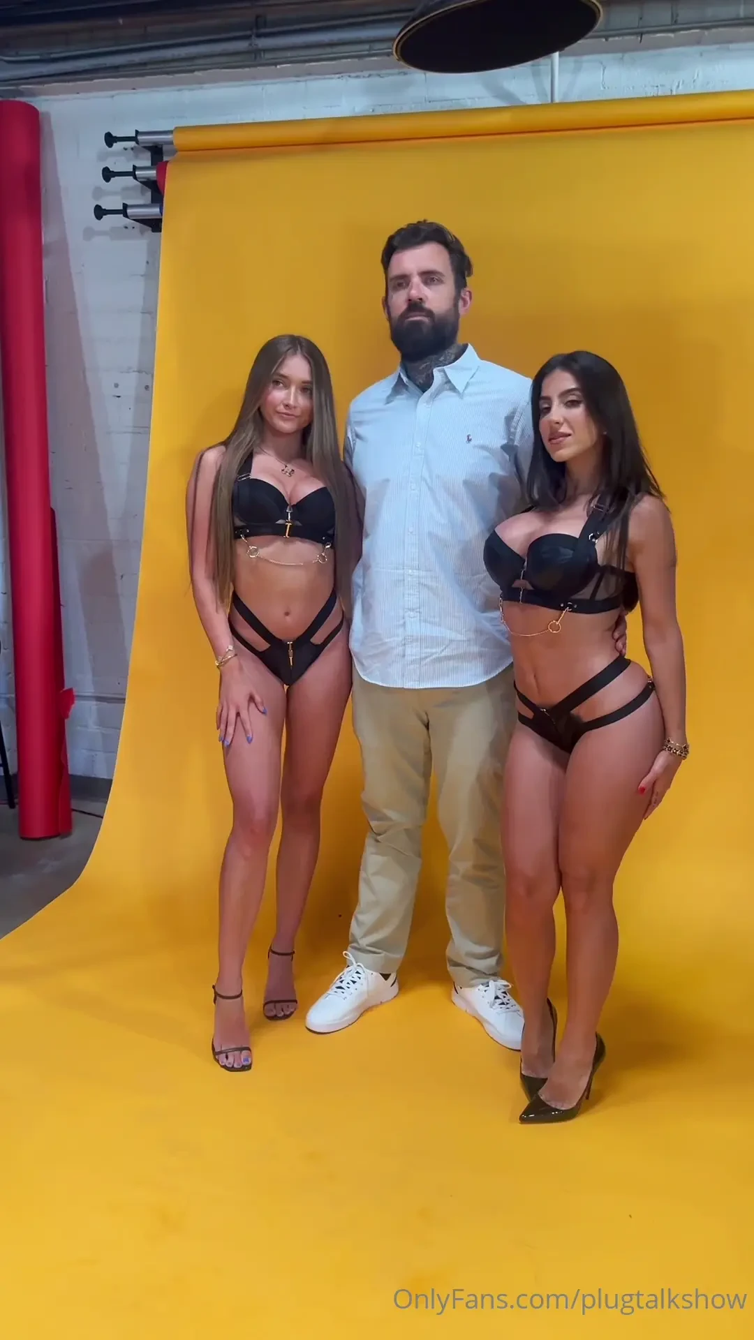 Shout out to the girls that flash their tits for the plug talk fans 
