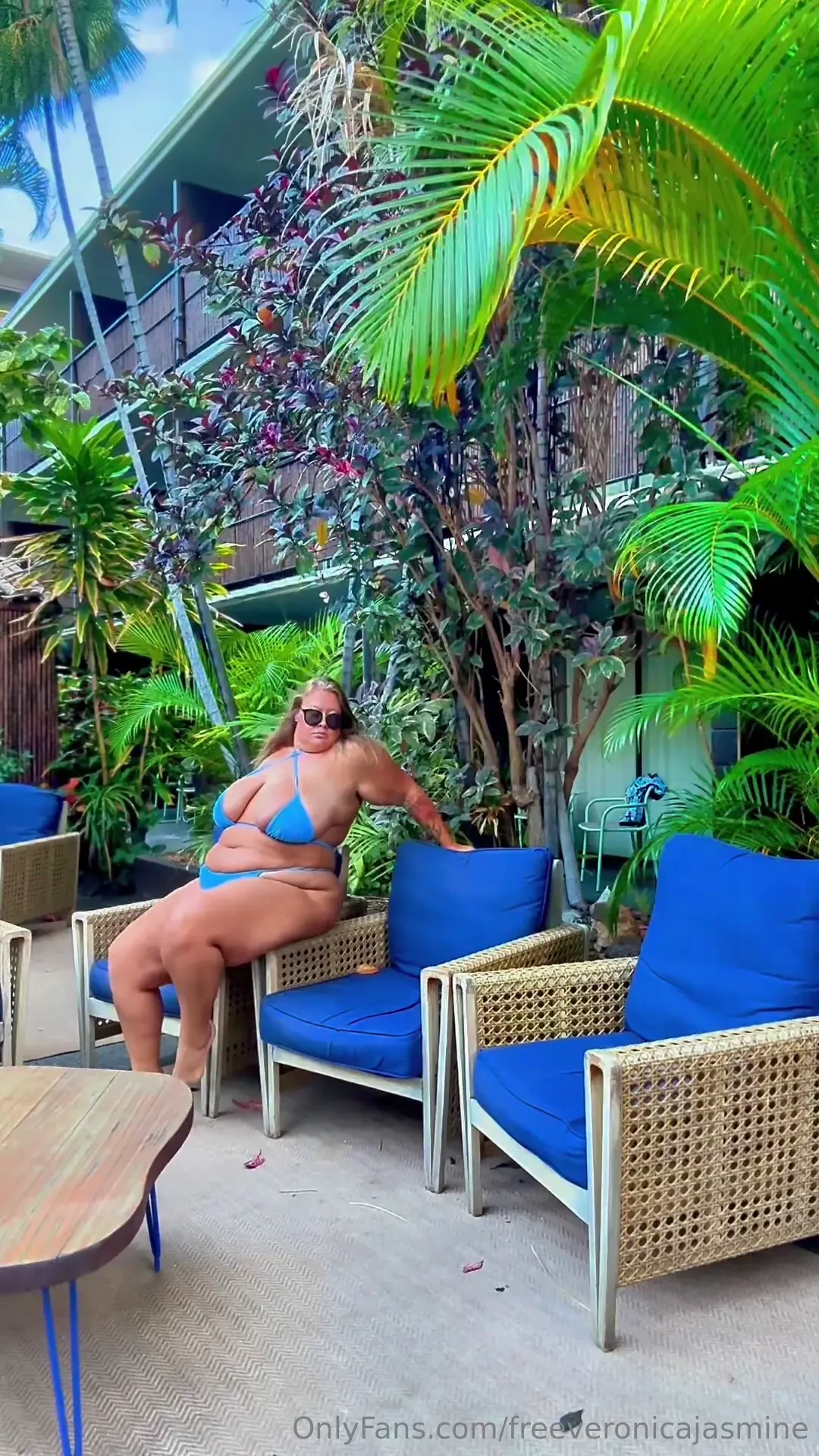 Can t make it to hawaii with me no problem get lei d for free on a one 