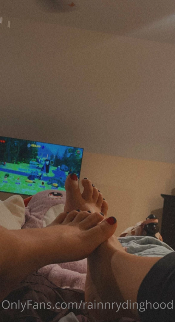 Face and feet are pretty part 2 