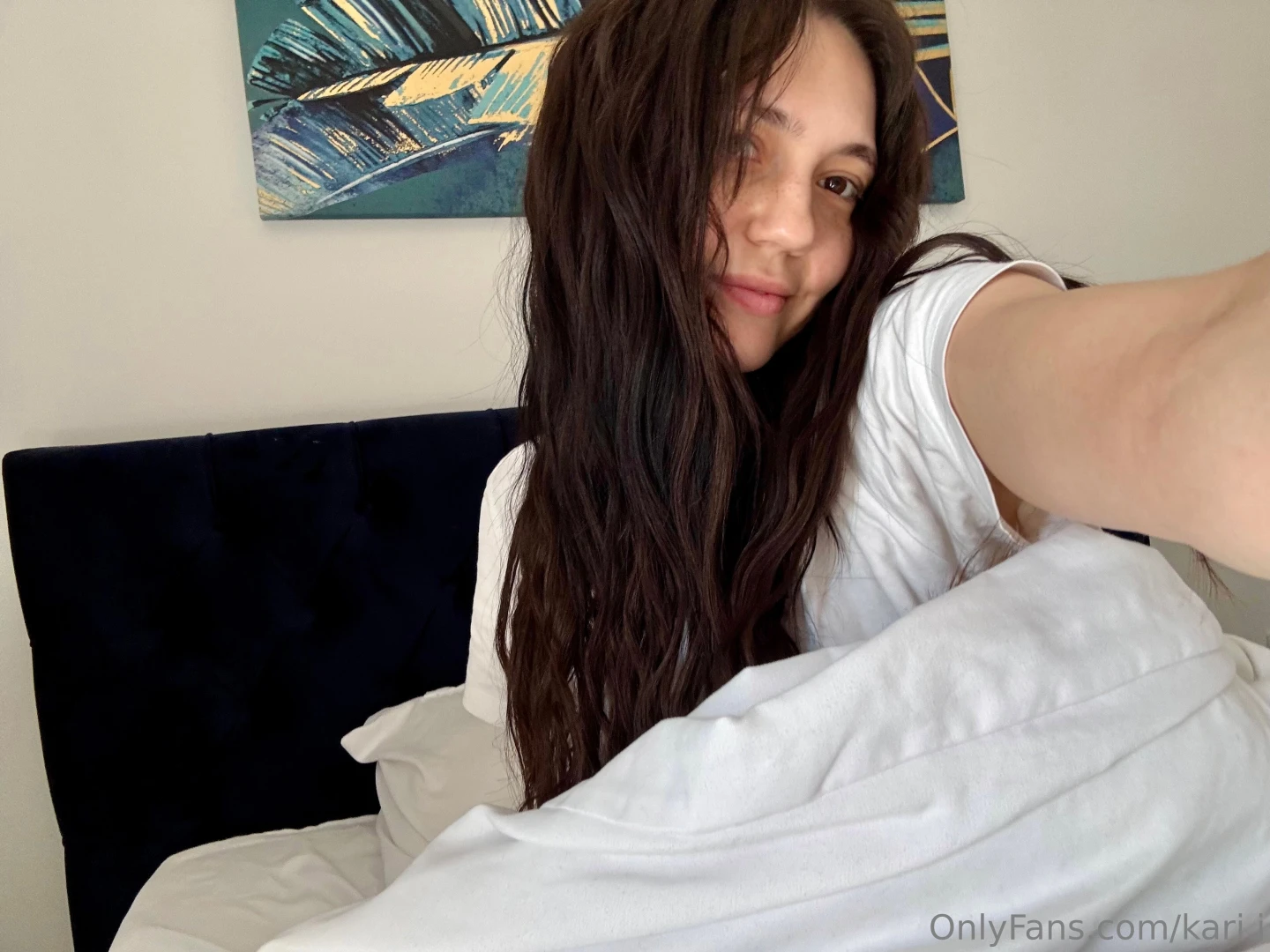 Oh how i love slow waking up i have a lot of plans for today so i hope part 1 