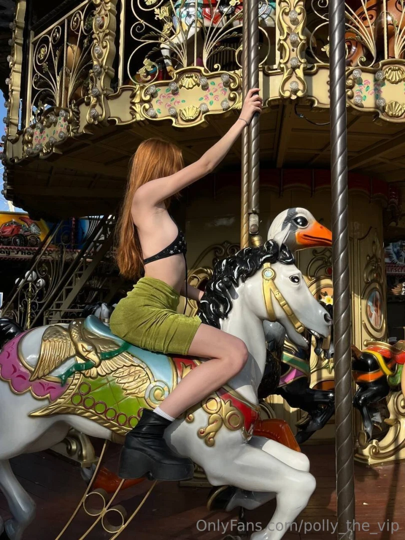 I really want to go to the amusement park to ride the carousel as a 