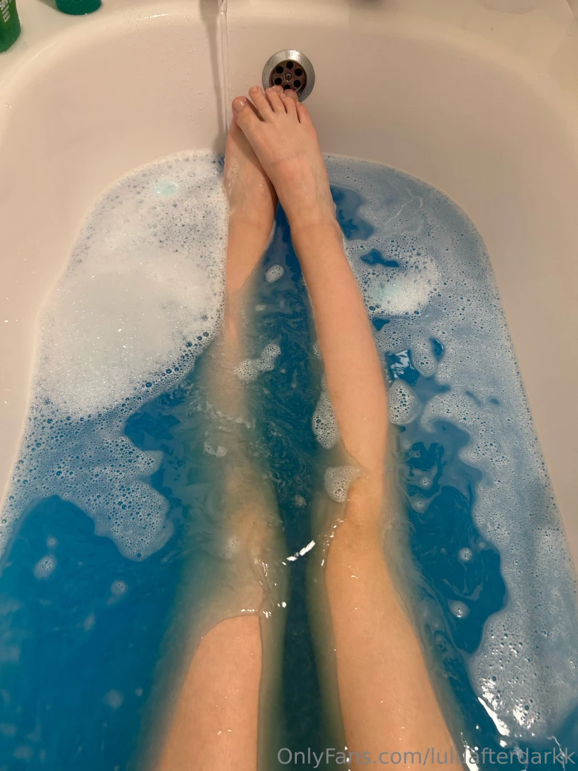 Check your dms if you wanna watch me play in the bath 