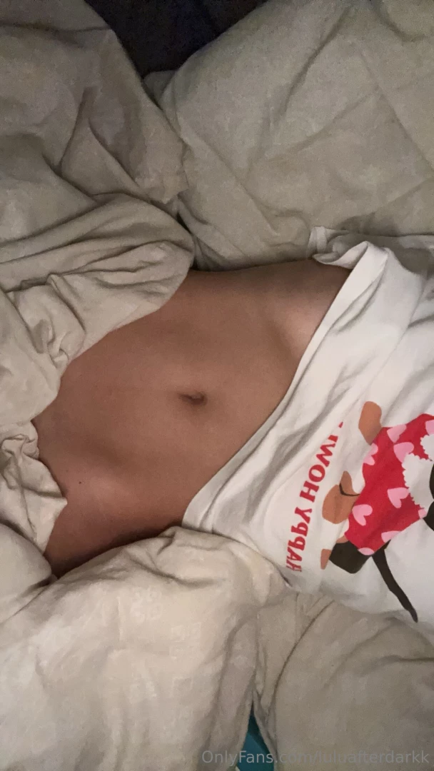 Welcome new subscribers i feel skinny after cumming in that live feel 