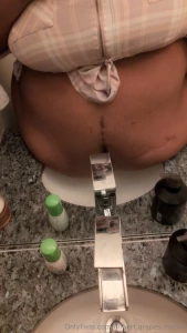 I felt really fucking big in this bathroom i couldn t fully turn