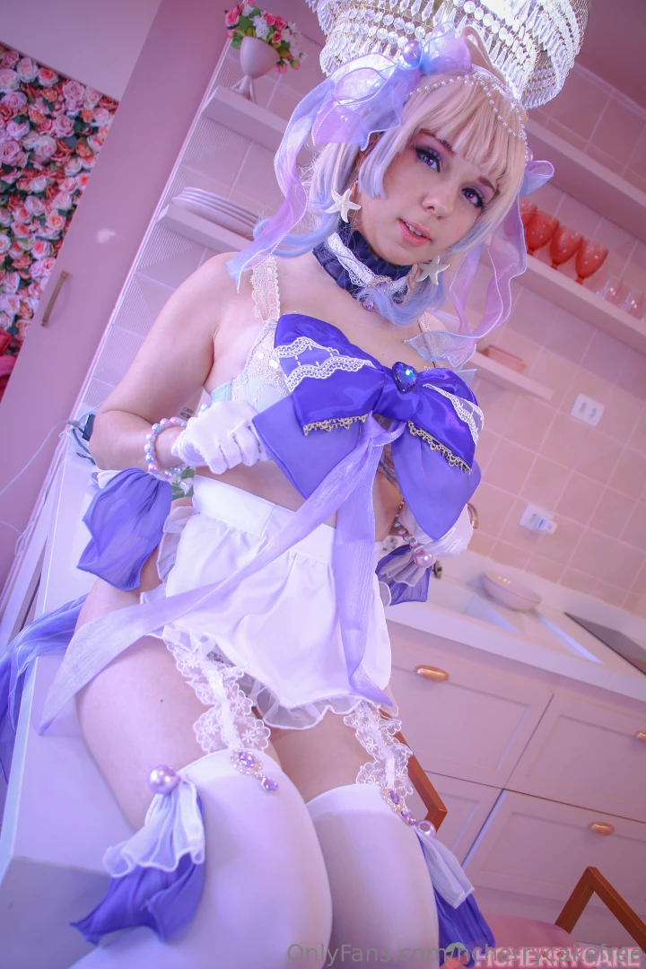 Can you help me to take off this ribbon i have something sweet to show 