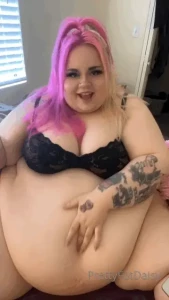 Full video alert my first ever eating video watch me stuff my pretty