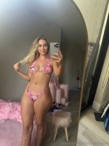 Do you like how this bikini looks on me -