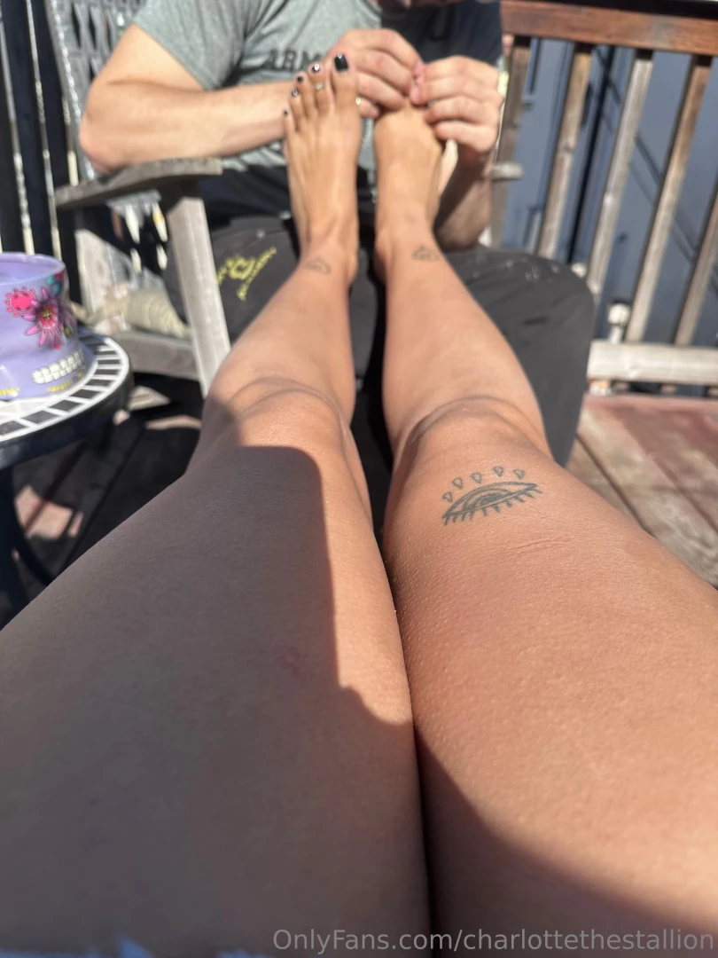 Cleaning my sandy feet 