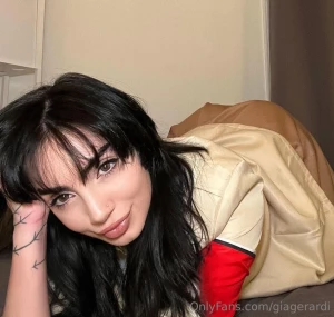 Pieck being the prettiest girl with the ugliest titan but at least i part 1