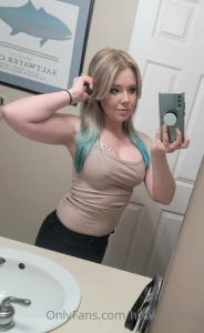 Who wants to see this pretty face get a facial new video late tonight