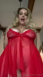 Some giantess content for ya let me know if this awakens anything new