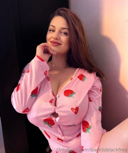 S - i aduc o cafea un croisant sau pizdica cu mult unt clip cu