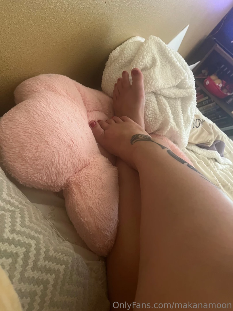 Good morning and happy friday to my feet lovers definitely feeling part 1 