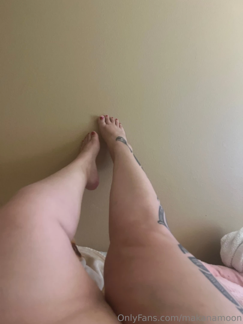 Good morning and happy friday to my feet lovers definitely feeling 