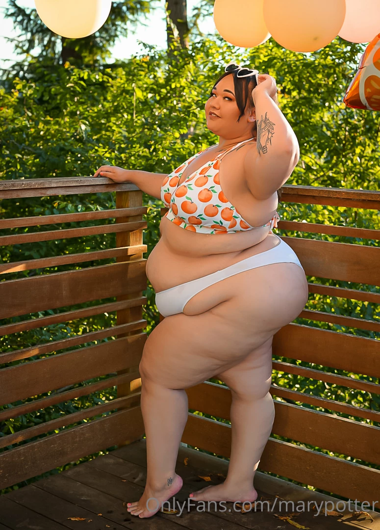 Orange queen b boudoir 