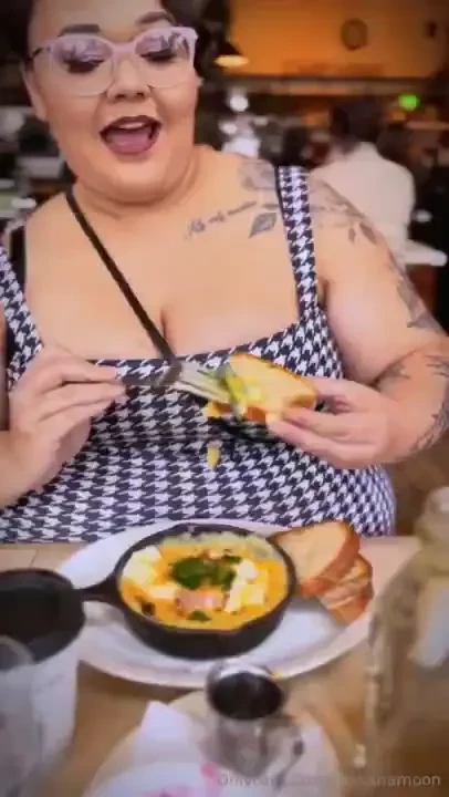 Munchies with makana took on seattle if you haven t checked my t1kt0k 