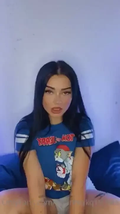 Hei baby hai pe contul premium te a tept cu un content porno full nude 