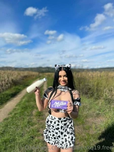 Hai s vezi con inutul de pe pagina vip cu un abonament la 3 andreea