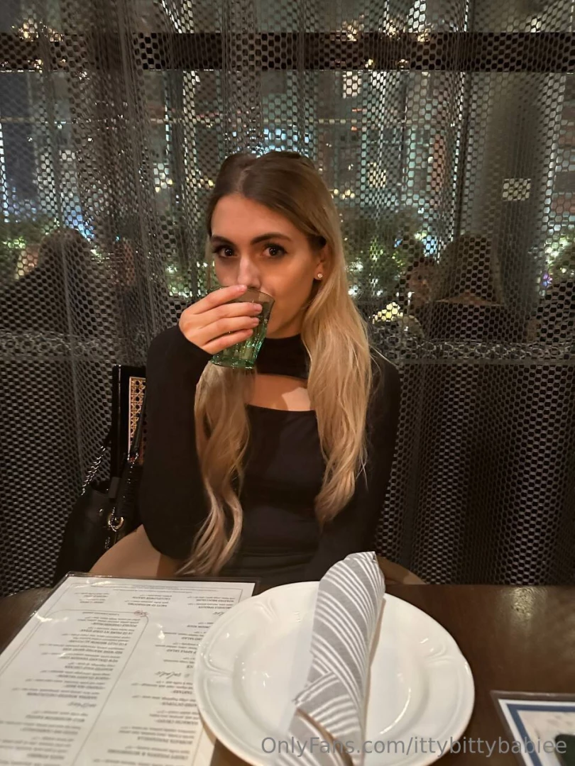 Good girl with a naughty side wanna find out 