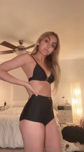 I m not even trying and i got you on the tip of my fingers