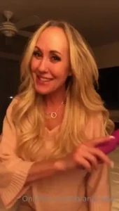 Are you up for a hot sexting session with some live pictures and