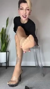 Babe you should check your dm tip me here and i ll send u