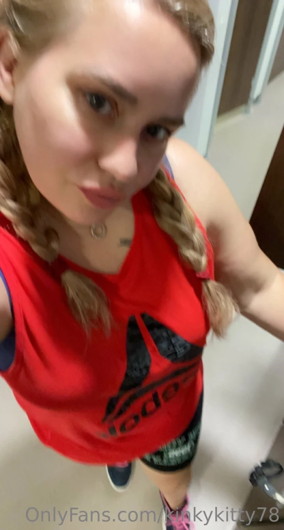 It s leg day who wants to get sweaty with me 