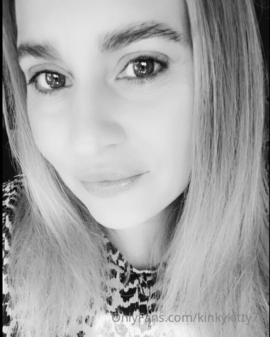 Who is online to chat come say hello 