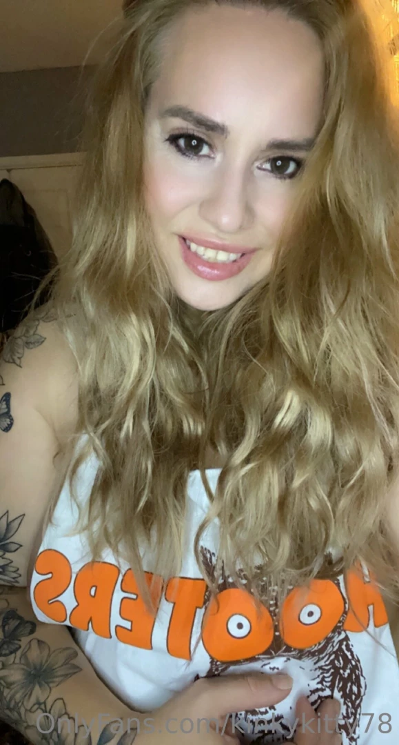 Hi to all my newbies message me i m open to content requests feet pics 