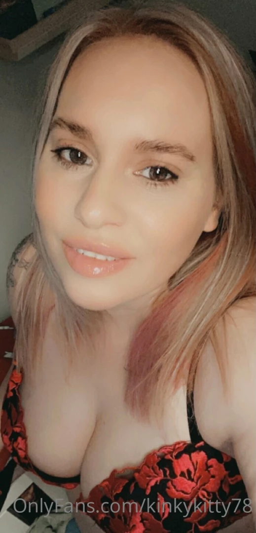 Hey who s coming to chat this evening happy to make private content 