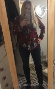 Who is coming to chat this evening open to requests of pics and videos