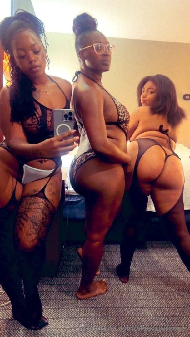 Live with bigbootyshayyy and irislovesyou4 we did it all for the tips 