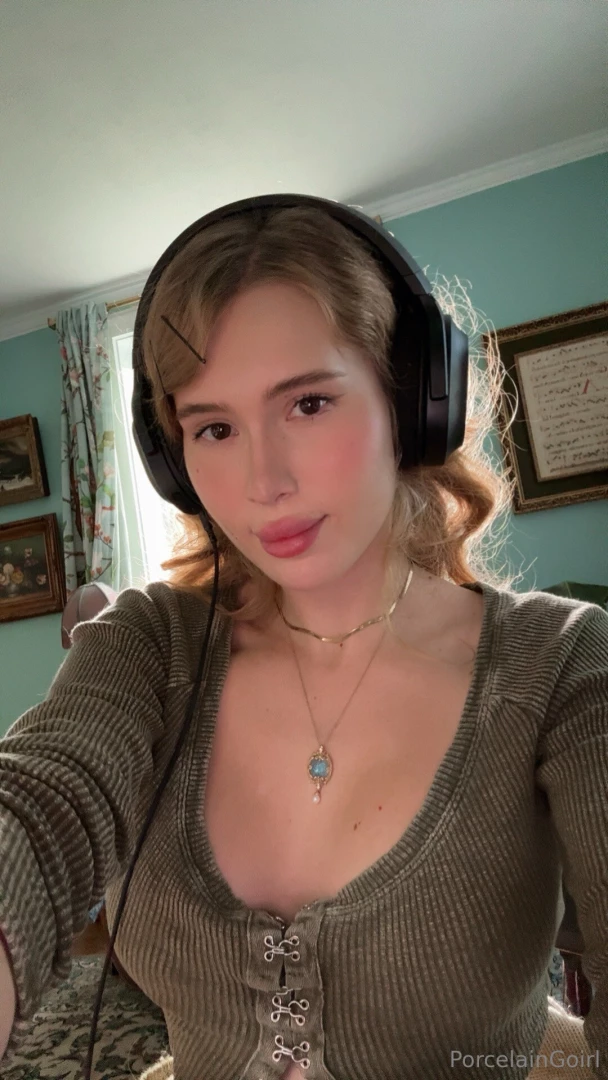 Headset on while watching porn shhh 