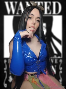 I love nico robin who is your favorite one piece character i want to