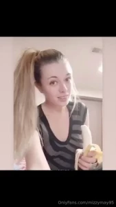 Want to see me fuck me self tip me 20 and il make you a custom video