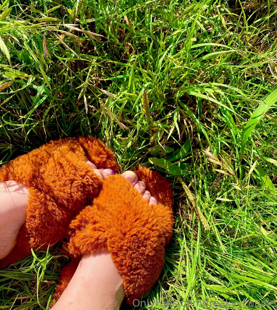 Good morning the sun is shining and it s so warm and breezy outside 