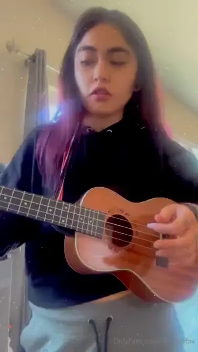 Can u guess the song if you know it put a gif in the comments if you 