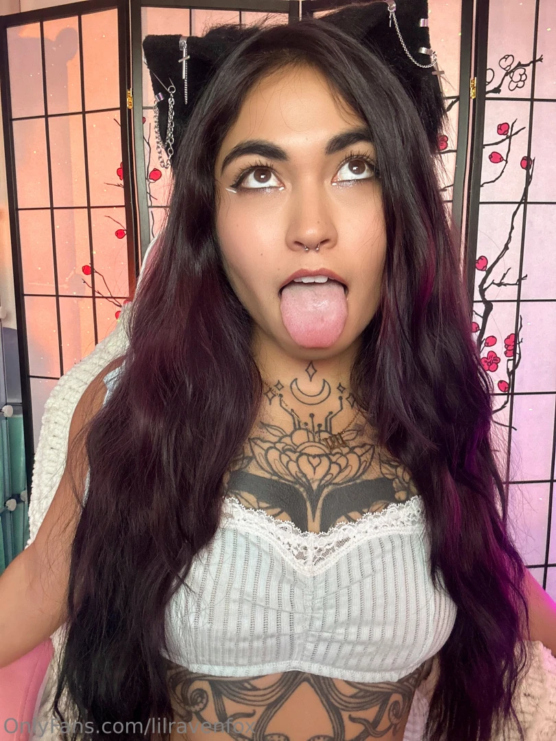 Do dirty things to my slutty lil mouth plssss 