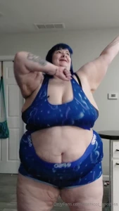 Jiggle thighs will definitely delete later lmao