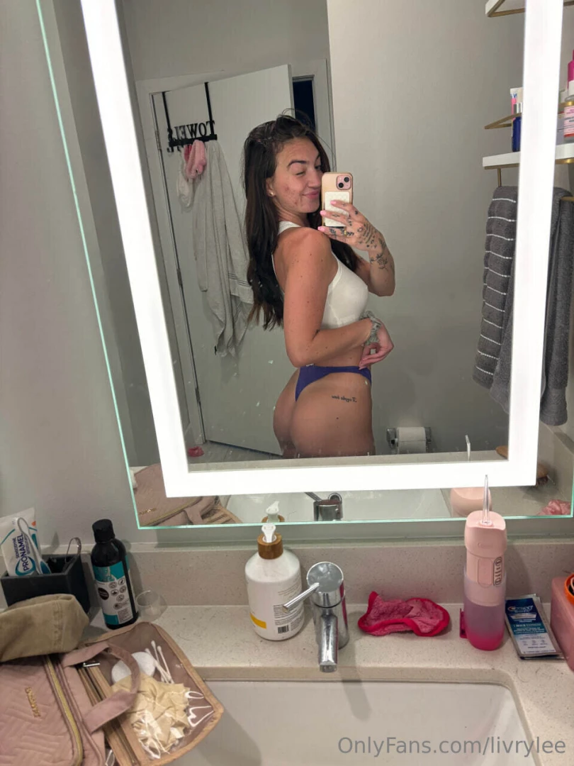 Mirror selfie because why not show off 