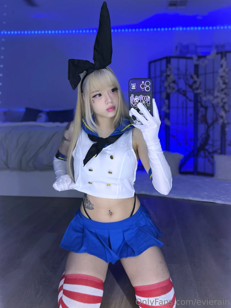 Doing a lot of spicy cosplay stuff lately 