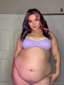 A rare no-glasses kelli hehe