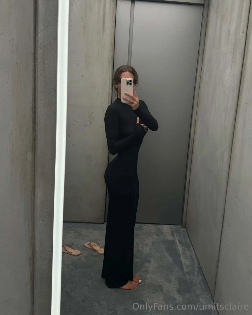 Hmu if you wanna see whats underneath this dress 