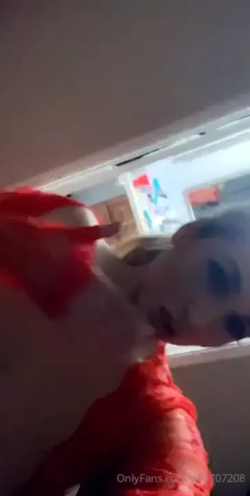 You like my new red cover up here a goodnight kiss to you all 