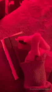 Question - how do you hold a pen pencil scroll right to see the last part 2